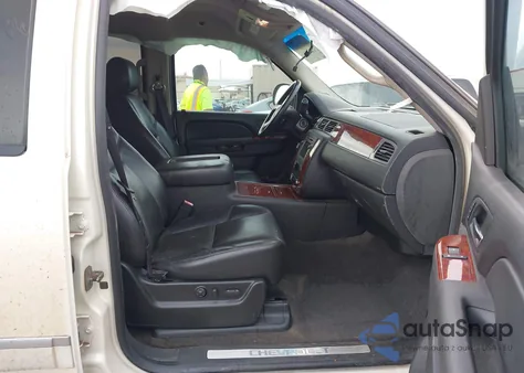 2010 Chevrolet Tahoe Ltz z USA, uszkodzony, nr VIN 1GNUCCE01AR112247